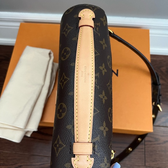 SOLD Authentic Louis Vuitton Pochette Métis - Picture 4 of 9